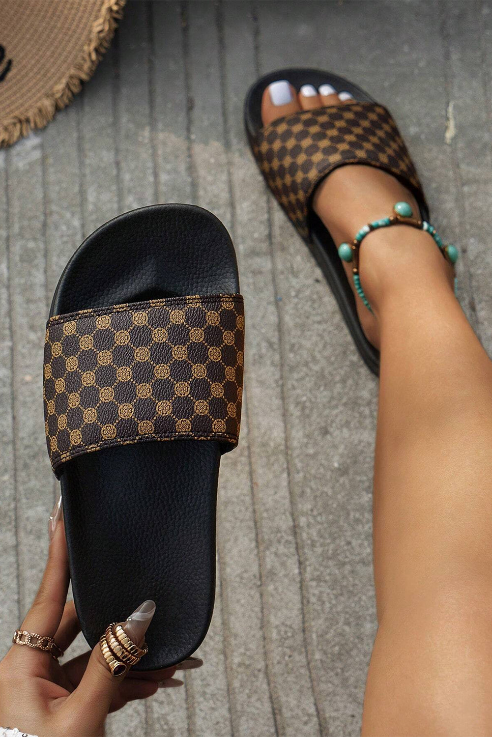 SHEWIN COFFE WIDEBAND CHECKERED BEACH SLIPPERS